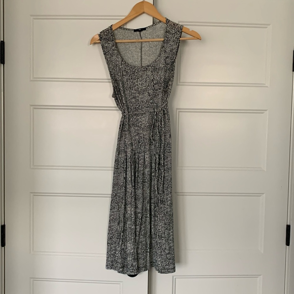 Black and white Gap jersey dress